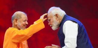 PM calls for collective efforts to tackle societal ills, unite against divisive forces